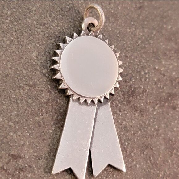 Rare Retired James Avery 1st Place Winners Ribbon Engravable Charm - Picture 2 of 5